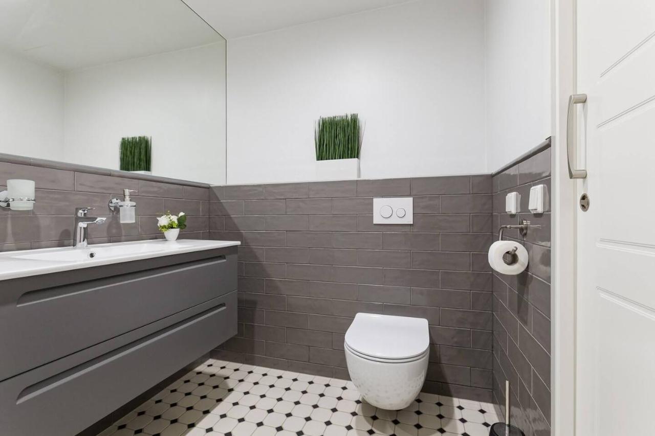 Central Apartments, Quiet With Free Parking And Ac. Tallin Exterior foto