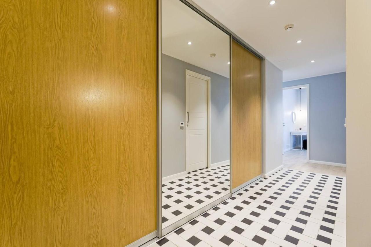 Central Apartments, Quiet With Free Parking And Ac. Tallin Exterior foto